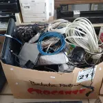LOTE 211 - 01 LOTE COM VÁRIOS CABOS E PERIFÉRICOS DIVERSOS. (NO ESTADO) ATENÇÃO! FAZER A VISITAÇÃO ANTES DE ARREMATAR, NÃO SABEMOS SE FUNCIONA. LEILÃO NÃO TEM GARANTIA E NEM DEVOLUÇÃO, SUJEITO A POSSÍVEIS AVARIAS VISÍVEIS/OCULTAS E/OU AUSÊNCIA DE COMPONENTES.