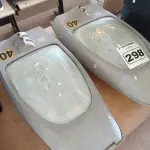 LOTE 298 - 02 LUMINÁRIAS DE PÁTIO. (NO ESTADO) ATENÇÃO! FAZER A VISITAÇÃO ANTES DE ARREMATAR, NÃO SABEMOS SE FUNCIONA. LEILÃO NÃO TEM GARANTIA E NEM DEVOLUÇÃO, SUJEITO A POSSÍVEIS AVARIAS VISÍVEIS/OCULTAS E/OU AUSÊNCIA DE COMPONENTES.