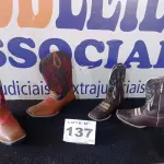 LOTE 137 - 02 - BOTA COUNTRY (NO ESTADO, NÃO SABEMOS SE FUNCIONA. LEILÃO NÃO TEM GARANTIA E NEM DEVOLUÇÃO, SUJEITO A POSSÍVEIS AVARIAS VISÍVEIS/OCULTAS E/OU AUSÊNCIA DE COMPONENTES)