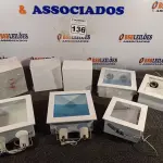 LOTE 136 - 09 LUMINÁRIAS SENDO 05 DE EMBUTIR. (NO ESTADO) ATENÇÃO! FAZER A VISITAÇÃO ANTES DE ARREMATAR, NÃO SABEMOS SE FUNCIONA. LEILÃO NÃO TEM GARANTIA E NEM DEVOLUÇÃO, SUJEITO A POSSÍVEIS AVARIAS VISÍVEIS/OCULTAS E/OU AUSÊNCIA DE COMPONENTES.