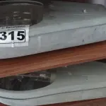 LOTE 315 - 02 LUMINÁRIAS PÚBLICAS DE POSTE. (NO ESTADO) ATENÇÃO! FAZER A VISITAÇÃO ANTES DE ARREMATAR, NÃO SABEMOS SE FUNCIONA. LEILÃO NÃO TEM GARANTIA E NEM DEVOLUÇÃO, SUJEITO A POSSÍVEIS AVARIAS VISÍVEIS/OCULTAS E/OU AUSÊNCIA DE COMPONENTES.