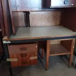 LOTE 353 - 05 MESAS EM MADEIRA MODELOS DIVERSOS. (NO ESTADO) ATENÇÃO! FAZER A VISITAÇÃO ANTES DE ARREMATAR, NÃO SABEMOS SE FUNCIONA. LEILÃO NÃO TEM GARANTIA E NEM DEVOLUÇÃO, SUJEITO A POSSÍVEIS AVARIAS VISÍVEIS/OCULTAS E/OU AUSÊNCIA DE COMPONENTES.