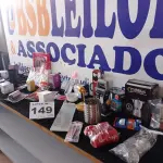 LOTE 149 - 35 - UTENSÍLIOS DOMÉSTICOS (APROXIMADAMENTE) (NO ESTADO, NÃO SABEMOS SE FUNCIONA. LEILÃO NÃO TEM GARANTIA E NEM DEVOLUÇÃO, SUJEITO A POSSÍVEIS AVARIAS VISÍVEIS/OCULTAS E/OU AUSÊNCIA DE COMPONENTES)