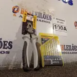 LOTE 100 - 01 KIT DE BROCAS E 01 ALICATE UNIVERSAL 8”. (NO ESTADO) ATENÇÃO! FAZER A VISITAÇÃO ANTES DE ARREMATAR, NÃO SABEMOS SE FUNCIONA. LEILÃO NÃO TEM GARANTIA E NEM DEVOLUÇÃO, SUJEITO A POSSÍVEIS AVARIAS VISÍVEIS/OCULTAS E/OU AUSÊNCIA DE COMPONENTES.