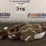 LOTE 316 - 01 TALHA MANUAL DE CABO DE AÇO. (NO ESTADO) ATENÇÃO! FAZER A VISITAÇÃO ANTES DE ARREMATAR, NÃO SABEMOS SE FUNCIONA. LEILÃO NÃO TEM GARANTIA E NEM DEVOLUÇÃO, SUJEITO A POSSÍVEIS AVARIAS VISÍVEIS/OCULTAS E/OU AUSÊNCIA DE COMPONENTES.