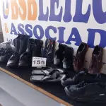 LOTE 155 - 10 – CALÇADOS MASCULINOS VARIADOS (NO ESTADO, NÃO SABEMOS SE FUNCIONA. LEILÃO NÃO TEM GARANTIA E NEM DEVOLUÇÃO, SUJEITO A POSSÍVEIS AVARIAS VISÍVEIS/OCULTAS E/OU AUSÊNCIA DE COMPONENTES)