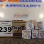 LOTE 239 - 01 LOTE COM APROXIMADAMENTE 80 LÂMPADAS DICROICA 1W 220V. (NO ESTADO) ATENÇÃO! FAZER A VISITAÇÃO ANTES DE ARREMATAR, NÃO SABEMOS SE FUNCIONA. LEILÃO NÃO TEM GARANTIA E NEM DEVOLUÇÃO, SUJEITO A POSSÍVEIS AVARIAS VISÍVEIS/OCULTAS E/OU AUSÊNCIA DE COMPONENTES.