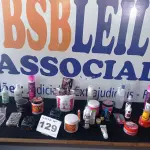 LOTE 129 - 45 – COSMÉTICOS VARIADOS (APROXIMADAMENTE)(NO ESTADO, NÃO SABEMOS SE FUNCIONA. LEILÃO NÃO TEM GARANTIA E NEM DEVOLUÇÃO, SUJEITO A POSSÍVEIS AVARIAS VISÍVEIS/OCULTAS E/OU AUSÊNCIA DE COMPONENTES)
