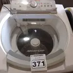 LOTE 371 - 01 MÁQUINA DE LAVAR ROUPAS MARCA BRASTEMP 220V. (NO ESTADO) ATENÇÃO! FAZER A VISITAÇÃO ANTES DE ARREMATAR, NÃO SABEMOS SE FUNCIONA. LEILÃO NÃO TEM GARANTIA E NEM DEVOLUÇÃO, SUJEITO A POSSÍVEIS AVARIAS VISÍVEIS/OCULTAS E/OU AUSÊNCIA DE COMPONENTES.