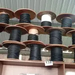 LOTE 132 - 01 LOTE COM VÁRIOS PEDAÇOS DE FIBRA ÓTICA. (NO ESTADO) ATENÇÃO! FAZER A VISITAÇÃO ANTES DE ARREMATAR, NÃO SABEMOS SE FUNCIONA. LEILÃO NÃO TEM GARANTIA E NEM DEVOLUÇÃO, SUJEITO A POSSÍVEIS AVARIAS VISÍVEIS/OCULTAS E/OU AUSÊNCIA DE COMPONENTES.