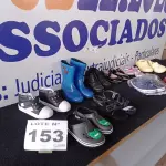LOTE 153 - 10 - CALÇADOS INFANTIS (NO ESTADO, NÃO SABEMOS SE FUNCIONA. LEILÃO NÃO TEM GARANTIA E NEM DEVOLUÇÃO, SUJEITO A POSSÍVEIS AVARIAS VISÍVEIS/OCULTAS E/OU AUSÊNCIA DE COMPONENTES) 
