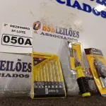 LOTE 050 - 01 KIT DE BROCAS, 01 CHAVE COM 06 PONTAS INTERCAMBIÁVEIS E 01 KIT CHAVE ALLEN. (NO ESTADO) ATENÇÃO! FAZER A VISITAÇÃO ANTES DE ARREMATAR, NÃO SABEMOS SE FUNCIONA. LEILÃO NÃO TEM GARANTIA E NEM DEVOLUÇÃO, SUJEITO A POSSÍVEIS AVARIAS VISÍVEIS/OCULTAS E/OU AUSÊNCIA DE COMPONENTES.
