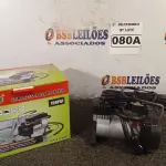 LOTE 080 - 01 COMPRESSOR DE AR PORTÁTIL 12V 150PSI. (NO ESTADO) ATENÇÃO! FAZER A VISITAÇÃO ANTES DE ARREMATAR, NÃO SABEMOS SE FUNCIONA. LEILÃO NÃO TEM GARANTIA E NEM DEVOLUÇÃO, SUJEITO A POSSÍVEIS AVARIAS VISÍVEIS/OCULTAS E/OU AUSÊNCIA DE COMPONENTES.