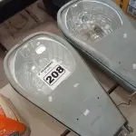 LOTE 208 - 02 LUMINÁRIAS DE PÁTIO. (NO ESTADO) ATENÇÃO! FAZER A VISITAÇÃO ANTES DE ARREMATAR, NÃO SABEMOS SE FUNCIONA. LEILÃO NÃO TEM GARANTIA E NEM DEVOLUÇÃO, SUJEITO A POSSÍVEIS AVARIAS VISÍVEIS/OCULTAS E/OU AUSÊNCIA DE COMPONENTES.