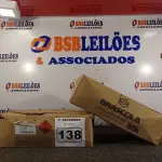 LOTE 138 - 02 CAIXAS COM COLA TUBO ST 175G COM 15 FRASCOS CADA. (NO ESTADO) ATENÇÃO! FAZER A VISITAÇÃO ANTES DE ARREMATAR, NÃO SABEMOS SE FUNCIONA. LEILÃO NÃO TEM GARANTIA E NEM DEVOLUÇÃO, SUJEITO A POSSÍVEIS AVARIAS VISÍVEIS/OCULTAS E/OU AUSÊNCIA DE COMPONENTES.