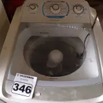 LOTE 346 - 01 MÁQUINA DE LAVAR ROUPAS 10KG MARCA ELECTROLUX 220V. (NO ESTADO) ATENÇÃO! FAZER A VISITAÇÃO ANTES DE ARREMATAR, NÃO SABEMOS SE FUNCIONA. LEILÃO NÃO TEM GARANTIA E NEM DEVOLUÇÃO, SUJEITO A POSSÍVEIS AVARIAS VISÍVEIS/OCULTAS E/OU AUSÊNCIA DE COMPONENTES.