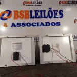 LOTE 387 - 02 PAINÉIS SOLARES 18V 10W.  (NO ESTADO) ATENÇÃO! FAZER A VISITAÇÃO ANTES DE ARREMATAR, NÃO SABEMOS SE FUNCIONA. LEILÃO NÃO TEM GARANTIA E NEM DEVOLUÇÃO, SUJEITO A POSSÍVEIS AVARIAS VISÍVEIS/OCULTAS E/OU AUSÊNCIA DE COMPONENTES.