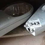 LOTE 343 - 02 LUMINÁRIAS PÚBLICAS DE POSTE. (NO ESTADO) ATENÇÃO! FAZER A VISITAÇÃO ANTES DE ARREMATAR, NÃO SABEMOS SE FUNCIONA. LEILÃO NÃO TEM GARANTIA E NEM DEVOLUÇÃO, SUJEITO A POSSÍVEIS AVARIAS VISÍVEIS/OCULTAS E/OU AUSÊNCIA DE COMPONENTES.