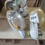 LOTE 359 - 04 LUMINÁRIAS PÚBLICAS DE POSTE. (NO ESTADO) ATENÇÃO! FAZER A VISITAÇÃO ANTES DE ARREMATAR, NÃO SABEMOS SE FUNCIONA. LEILÃO NÃO TEM GARANTIA E NEM DEVOLUÇÃO, SUJEITO A POSSÍVEIS AVARIAS VISÍVEIS/OCULTAS E/OU AUSÊNCIA DE COMPONENTES.