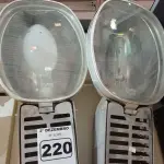 LOTE 220 - 02 LUMINÁRIAS DE PÁTIO. (NO ESTADO) ATENÇÃO! FAZER A VISITAÇÃO ANTES DE ARREMATAR, NÃO SABEMOS SE FUNCIONA. LEILÃO NÃO TEM GARANTIA E NEM DEVOLUÇÃO, SUJEITO A POSSÍVEIS AVARIAS VISÍVEIS/OCULTAS E/OU AUSÊNCIA DE COMPONENTES.