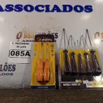 LOTE 085 - 02 KIT’S DE CHAVES FENDA/PHILIPS. (NO ESTADO) ATENÇÃO! FAZER A VISITAÇÃO ANTES DE ARREMATAR, NÃO SABEMOS SE FUNCIONA. LEILÃO NÃO TEM GARANTIA E NEM DEVOLUÇÃO, SUJEITO A POSSÍVEIS AVARIAS VISÍVEIS/OCULTAS E/OU AUSÊNCIA DE COMPONENTES.