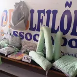 LOTE 130 - 12 – ENXOVAIS DE BEBÊ DIVERSOS (NO ESTADO, NÃO SABEMOS SE FUNCIONA. LEILÃO NÃO TEM GARANTIA E NEM DEVOLUÇÃO, SUJEITO A POSSÍVEIS AVARIAS VISÍVEIS/OCULTAS E/OU AUSÊNCIA DE COMPONENTES)