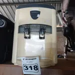 LOTE 318 - 01 PURIFICADOR DE ÁGUA MARCA LATINA REFRIGERAÇÃO ELETRÔNICA. (NO ESTADO) ATENÇÃO! FAZER A VISITAÇÃO ANTES DE ARREMATAR, NÃO SABEMOS SE FUNCIONA. LEILÃO NÃO TEM GARANTIA E NEM DEVOLUÇÃO, SUJEITO A POSSÍVEIS AVARIAS VISÍVEIS/OCULTAS E/OU AUSÊNCIA DE COMPONENTES.