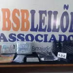 LOTE 122 - 10 - ENXOVAIS DE BEBÊ DIVERSOS (NO ESTADO, NÃO SABEMOS SE FUNCIONA. LEILÃO NÃO TEM GARANTIA E NEM DEVOLUÇÃO, SUJEITO A POSSÍVEIS AVARIAS VISÍVEIS/OCULTAS E/OU AUSÊNCIA DE COMPONENTES)