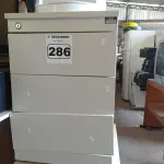 LOTE 286 - 02 GAVETEIROS COM 03 GAVETAS. (NO ESTADO) ATENÇÃO! FAZER A VISITAÇÃO ANTES DE ARREMATAR, NÃO SABEMOS SE FUNCIONA. LEILÃO NÃO TEM GARANTIA E NEM DEVOLUÇÃO, SUJEITO A POSSÍVEIS AVARIAS VISÍVEIS/OCULTAS E/OU AUSÊNCIA DE COMPONENTES.