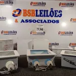 LOTE 136 - 09 LUMINÁRIAS SENDO 05 DE EMBUTIR. (NO ESTADO) ATENÇÃO! FAZER A VISITAÇÃO ANTES DE ARREMATAR, NÃO SABEMOS SE FUNCIONA. LEILÃO NÃO TEM GARANTIA E NEM DEVOLUÇÃO, SUJEITO A POSSÍVEIS AVARIAS VISÍVEIS/OCULTAS E/OU AUSÊNCIA DE COMPONENTES.
