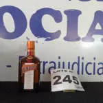 LOTE 245 - 01 - LICOR COINTREAU 700 ML (NO ESTADO, NÃO SABEMOS SE FUNCIONA. LEILÃO NÃO TEM GARANTIA E NEM DEVOLUÇÃO, SUJEITO A POSSÍVEIS AVARIAS VISÍVEIS/OCULTAS E/OU AUSÊNCIA DE COMPONENTES)