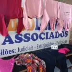 LOTE 171 - 35 – PEÇAS DE ROUPAS FEMININAS (APROXIMADAMENTE)(NO ESTADO, NÃO SABEMOS SE FUNCIONA. LEILÃO NÃO TEM GARANTIA E NEM DEVOLUÇÃO, SUJEITO A POSSÍVEIS AVARIAS VISÍVEIS/OCULTAS E/OU AUSÊNCIA DE COMPONENTES)
