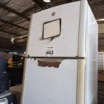 LOTE 482 - 01 GELADEIRA MARCA GE COM AVARIAS. (NO ESTADO) ATENÇÃO! FAZER A VISITAÇÃO ANTES DE ARREMATAR, NÃO SABEMOS SE FUNCIONA. LEILÃO NÃO TEM GARANTIA E NEM DEVOLUÇÃO, SUJEITO A POSSÍVEIS AVARIAS VISÍVEIS/OCULTAS E/OU AUSÊNCIA DE COMPONENTES.