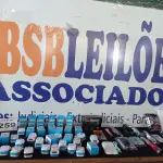 LOTE 259 - 60 – ITENS PARA INFORMÁTICA / CELULARES DIVERSOS (APROXIMADAMENTE) (NO ESTADO, NÃO SABEMOS SE FUNCIONA. LEILÃO NÃO TEM GARANTIA E NEM DEVOLUÇÃO, SUJEITO A POSSÍVEIS AVARIAS VISÍVEIS/OCULTAS E/OU AUSÊNCIA DE COMPONENTES)