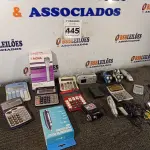 LOTE 445 - 01 LOTE COM CALCULADORAS E APARADORES DE PELO DIVERSOS. (NO ESTADO) ATENÇÃO! FAZER A VISITAÇÃO ANTES DE ARREMATAR, NÃO SABEMOS SE FUNCIONA. LEILÃO NÃO TEM GARANTIA E NEM DEVOLUÇÃO, SUJEITO A POSSÍVEIS AVARIAS VISÍVEIS/OCULTAS E/OU AUSÊNCIA DE COMPONENTES.