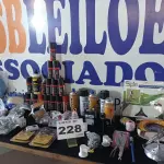 LOTE 228 - 62 - ITENS DE FERRAGISTA (APROXIMADAMENTE) (NO ESTADO, NÃO SABEMOS SE FUNCIONA. LEILÃO NÃO TEM GARANTIA E NEM DEVOLUÇÃO, SUJEITO A POSSÍVEIS AVARIAS VISÍVEIS/OCULTAS E/OU AUSÊNCIA DE COMPONENTES)