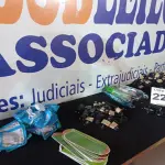 LOTE 225 - 120 - ITENS PARA CELULARES DIVERSOS (APROXIMADAMENTE) (NO ESTADO, NÃO SABEMOS SE FUNCIONA. LEILÃO NÃO TEM GARANTIA E NEM DEVOLUÇÃO, SUJEITO A POSSÍVEIS AVARIAS VISÍVEIS/OCULTAS E/OU AUSÊNCIA DE COMPONENTES)