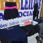 LOTE 196 - 15 – PEÇAS DE ROUPAS FEMININAS DIVERSAS (APROXIMADAMENTE) (NO ESTADO, NÃO SABEMOS SE FUNCIONA. LEILÃO NÃO TEM GARANTIA E NEM DEVOLUÇÃO, SUJEITO A POSSÍVEIS AVARIAS VISÍVEIS/OCULTAS E/OU AUSÊNCIA DE COMPONENTES)