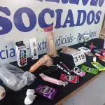 LOTE 319 - 29 – ITENS SEX SHOP DIVERSOS (APROXIMADAMENTE) (NO ESTADO, NÃO SABEMOS SE FUNCIONA. LEILÃO NÃO TEM GARANTIA E NEM DEVOLUÇÃO, SUJEITO A POSSÍVEIS AVARIAS VISÍVEIS/OCULTAS E/OU AUSÊNCIA DE COMPONENTES)