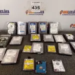 LOTE 435 - 01 LOTE COM VÁRIOS HARD DISC MARCAS E MODELOS DIVERSOS. (NO ESTADO) ATENÇÃO! FAZER A VISITAÇÃO ANTES DE ARREMATAR, NÃO SABEMOS SE FUNCIONA. LEILÃO NÃO TEM GARANTIA E NEM DEVOLUÇÃO, SUJEITO A POSSÍVEIS AVARIAS VISÍVEIS/OCULTAS E/OU AUSÊNCIA DE COMPONENTES.