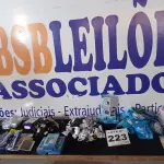 LOTE 223 - 145 – ITENS PARA CELULARES DIVERSOS(APROXIMADAMENTE) (NO ESTADO, NÃO SABEMOS SE FUNCIONA. LEILÃO NÃO TEM GARANTIA E NEM DEVOLUÇÃO, SUJEITO A POSSÍVEIS AVARIAS VISÍVEIS/OCULTAS E/OU AUSÊNCIA DE COMPONENTES)
