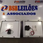 LOTE 466 - 02 PAINÉIS SOLARES 18V 10W.  (NO ESTADO) ATENÇÃO! FAZER A VISITAÇÃO ANTES DE ARREMATAR, NÃO SABEMOS SE FUNCIONA. LEILÃO NÃO TEM GARANTIA E NEM DEVOLUÇÃO, SUJEITO A POSSÍVEIS AVARIAS VISÍVEIS/OCULTAS E/OU AUSÊNCIA DE COMPONENTES.
