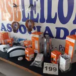 LOTE 199 - 15- PEÇAS DE LUMINÁRIA (APROXIMADAMENTE) (NO ESTADO, NÃO SABEMOS SE FUNCIONA. LEILÃO NÃO TEM GARANTIA E NEM DEVOLUÇÃO, SUJEITO A POSSÍVEIS AVARIAS VISÍVEIS/OCULTAS E/OU AUSÊNCIA DE COMPONENTES)