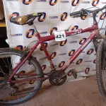 LOTE 421 - 01 BICICLETA ARO 26. (NO ESTADO) ATENÇÃO! FAZER A VISITAÇÃO ANTES DE ARREMATAR, NÃO SABEMOS SE FUNCIONA. LEILÃO NÃO TEM GARANTIA E NEM DEVOLUÇÃO, SUJEITO A POSSÍVEIS AVARIAS VISÍVEIS/OCULTAS E/OU AUSÊNCIA DE COMPONENTES.