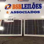 LOTE 434 - 02 PAINÉIS SOLARES 18V 10W.  (NO ESTADO) ATENÇÃO! FAZER A VISITAÇÃO ANTES DE ARREMATAR, NÃO SABEMOS SE FUNCIONA. LEILÃO NÃO TEM GARANTIA E NEM DEVOLUÇÃO, SUJEITO A POSSÍVEIS AVARIAS VISÍVEIS/OCULTAS E/OU AUSÊNCIA DE COMPONENTES.