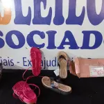 LOTE 305 - 02 – PARES DE CALÇADOS FEMININO Nº 39 (NO ESTADO, NÃO SABEMOS SE FUNCIONA. LEILÃO NÃO TEM GARANTIA E NEM DEVOLUÇÃO, SUJEITO A POSSÍVEIS AVARIAS VISÍVEIS/OCULTAS E/OU AUSÊNCIA DE COMPONENTES)