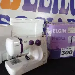 LOTE 300 - 01 - MÁQUINA DE COSTURA JX2051 PRÁTIKA ELGIN (NO ESTADO, NÃO SABEMOS SE FUNCIONA. LEILÃO NÃO TEM GARANTIA E NEM DEVOLUÇÃO, SUJEITO A POSSÍVEIS AVARIAS VISÍVEIS/OCULTAS E/OU AUSÊNCIA DE COMPONENTES)