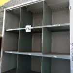 LOTE 413 - 01 ARMÁRIO ROUPEIRO INCOMPLETO. (NO ESTADO) ATENÇÃO! FAZER A VISITAÇÃO ANTES DE ARREMATAR, NÃO SABEMOS SE FUNCIONA. LEILÃO NÃO TEM GARANTIA E NEM DEVOLUÇÃO, SUJEITO A POSSÍVEIS AVARIAS VISÍVEIS/OCULTAS E/OU AUSÊNCIA DE COMPONENTES.