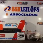 LOTE 429 - 01 DVR E 03 CÂMERAS DE SEGURANÇA. (NO ESTADO) ATENÇÃO! FAZER A VISITAÇÃO ANTES DE ARREMATAR, NÃO SABEMOS SE FUNCIONA. LEILÃO NÃO TEM GARANTIA E NEM DEVOLUÇÃO, SUJEITO A POSSÍVEIS AVARIAS VISÍVEIS/OCULTAS E/OU AUSÊNCIA DE COMPONENTES.