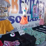 LOTE 174 - 42 – PEÇAS DE ROUPAS INFANTIS  (APROXIMADAMENTE)(NO ESTADO, NÃO SABEMOS SE FUNCIONA. LEILÃO NÃO TEM GARANTIA E NEM DEVOLUÇÃO, SUJEITO A POSSÍVEIS AVARIAS VISÍVEIS/OCULTAS E/OU AUSÊNCIA DE COMPONENTES)